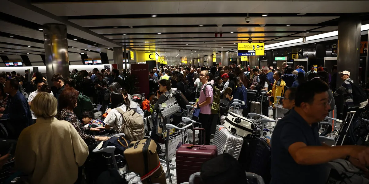 UK air traffic: โMillisecondโ software error caused flight chaos for hundreds of thousands of Britons