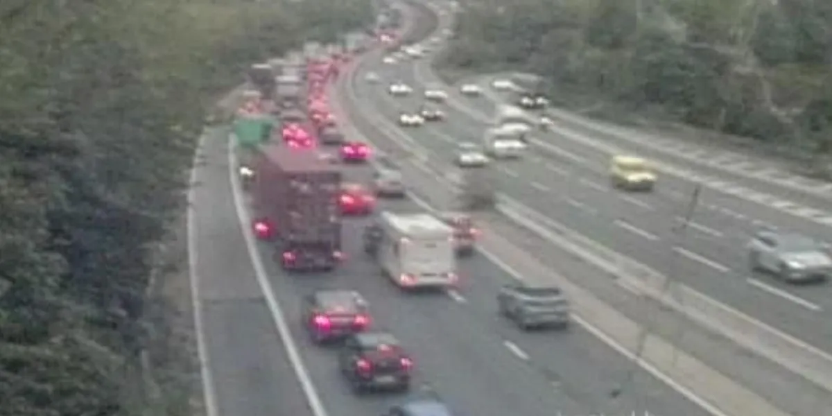 M3 traffic: Drivers face motorway chaos after lorry crash spills 300 litres of diesel across road