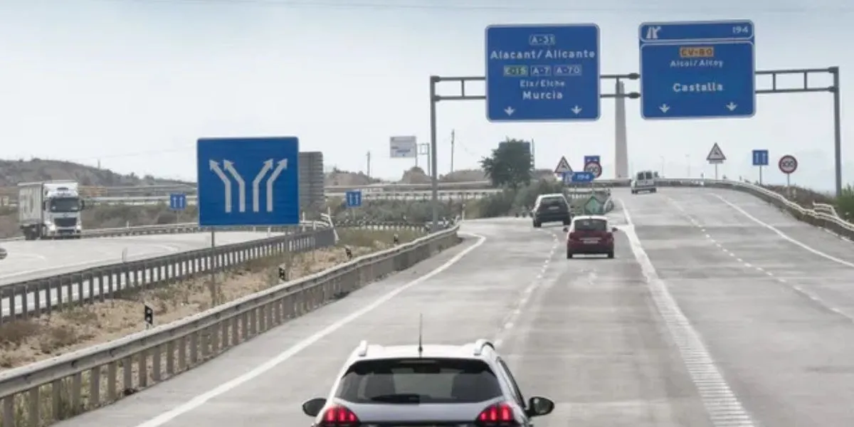 UK expats and tourists face ยฃ170 fine as Spain introduces new driving law changes