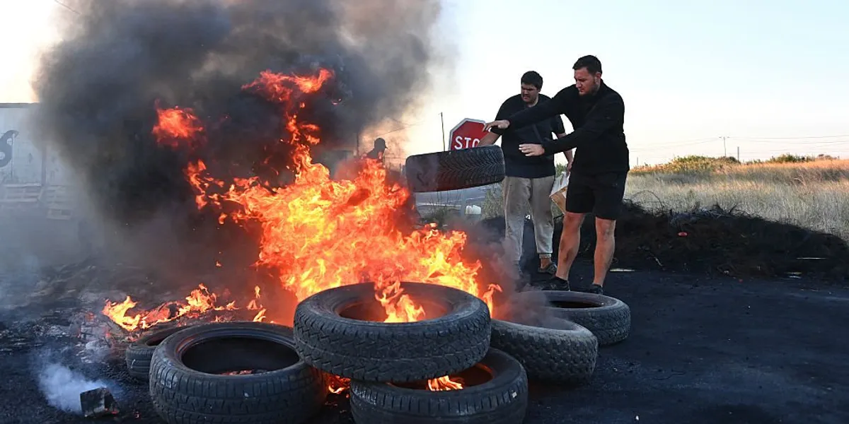 French fishermen protests: Blockade of ports in mass revolt over fuel prices