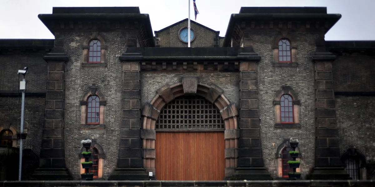 Prison crisis: Coats, blankets and instant noodles given to chilly criminals after HMP Wandsworth heating system failed