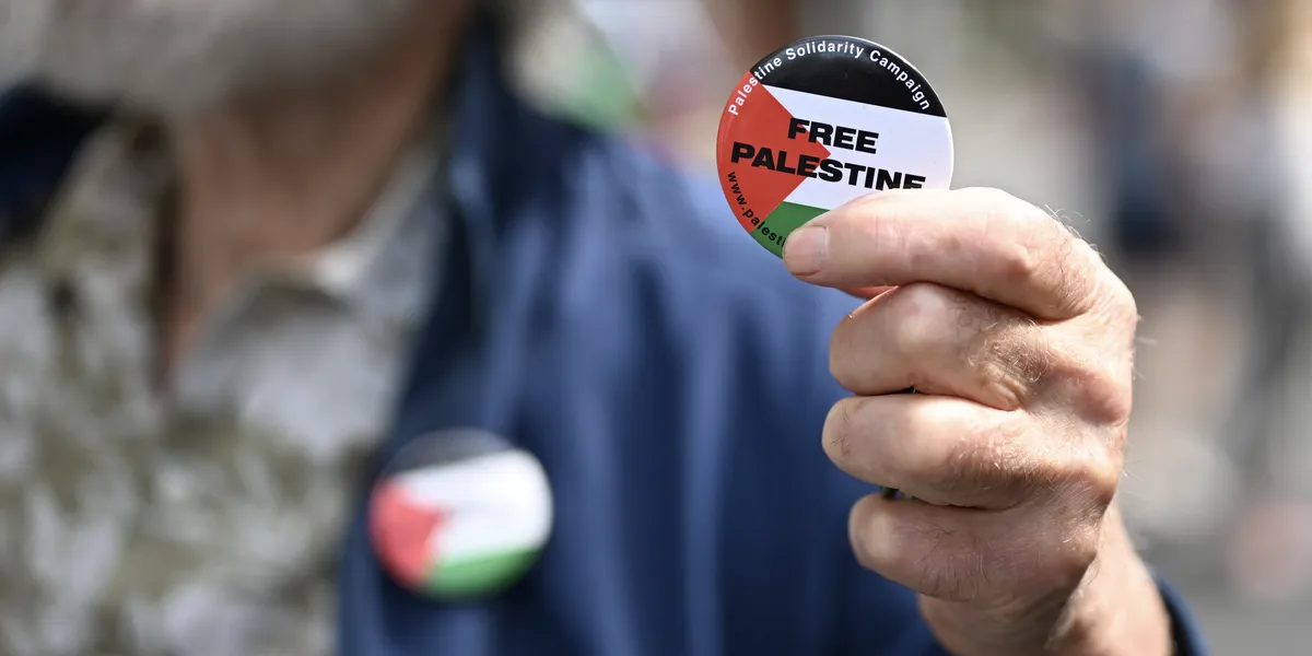 Antisemitism: Teachers could be banned from wearing Palestine badges after review in schools